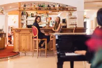 Wellness Refugium & Resort Hotel Alpin Royal - Small Luxury Hotels of the World - bar