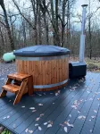 Chalet Near Durbuy with Forest & Hot Tub - parking