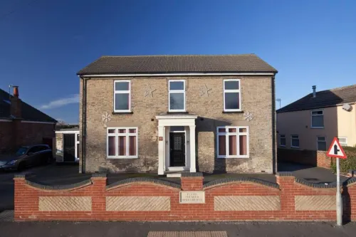 Sapphire - Spacious Apartment Near the Sea