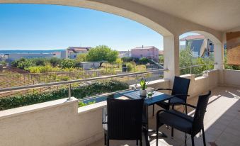 Sunshine Holiday Home