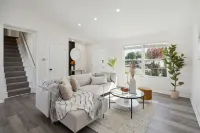 Tranquil Pet Friendly Retreat 3 Bedroom Residence by Estephanie Valdez