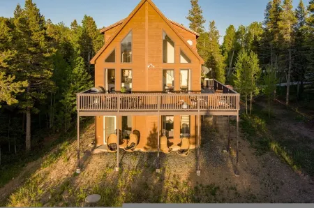 Serene Retreat Amazing Views Hottub Sauna, Xbox