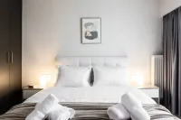 Spacious and sunlit seaside flat Hotels in Alimos