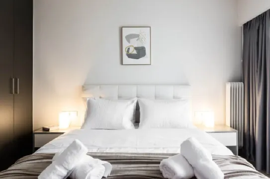 Spacious and sunlit seaside flat