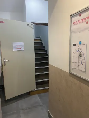 Le Palmier Отели рядом с достопримечательностью «Groupe AFNOR»