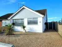 Beach Retreat with Parking Near the Sea Hotels in Whitstable