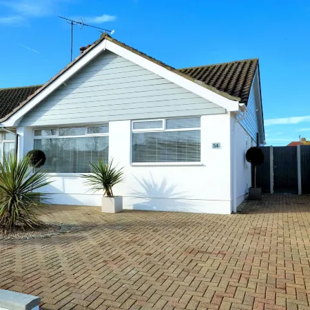 Beach Retreat with Parking Near the Sea