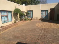 Naisar Holiday Home & Cottage Primrose Hotels in Germiston