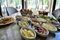 Longosphere Glamping - breakfast