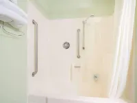 بيسون إن آند سويتس فنادق في فارغو