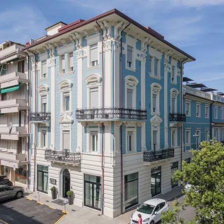 VI Suites