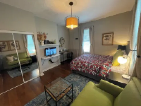 Modern Homestead Guest House Hotels in Preston County