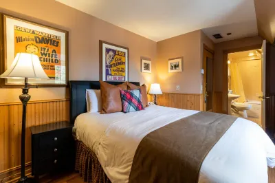 Saddleback Inn at Lake Arrowhead Hotels near Lake Arrowhead Branch Library