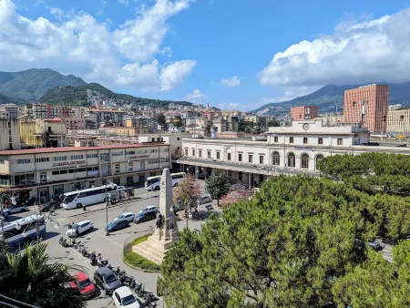 B&B Salerno Royal Suite Central Station Отели рядом со станцией Salerno Railway Station