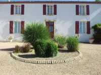 Le Logis de la Lande Hotels near Floral Park Court Aron