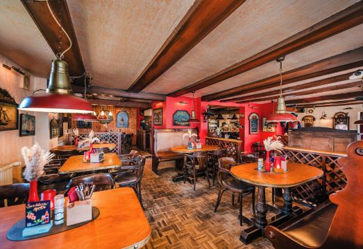 2. 게스트하우스 &..