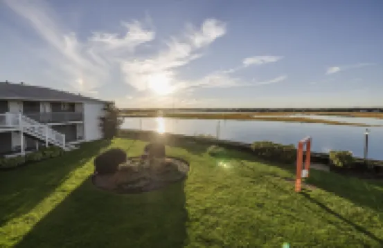 Red Jacket Beach Resort Отели в г. 