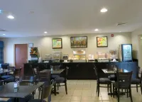 SureStay Plus Hotel by Best Western Roanoke Rapids I 95 - Bữa sáng