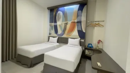 Hotel 88 Kedoya Jakarta Отели рядом с достопримечательностью «Музей текстиля»