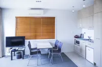 Waves Hotel di Snells Beach