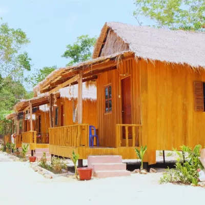 Dolphin Bay Resort Hotel dekat Pantai Lazy