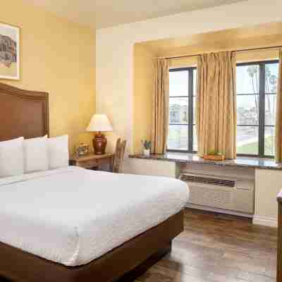 Clocktower Inn Ventura Rooms