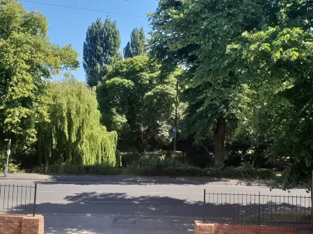 Riverbank View Three Bedroom Apartment with Free Parking Отели рядом с достопримечательностью «Margaret Clitherow Shrine»