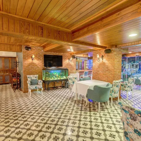 Alaroof Hotel  ( +15 )