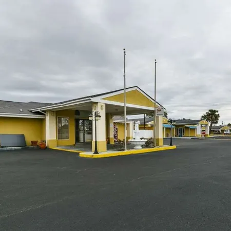 Rodeway Inn & Suites