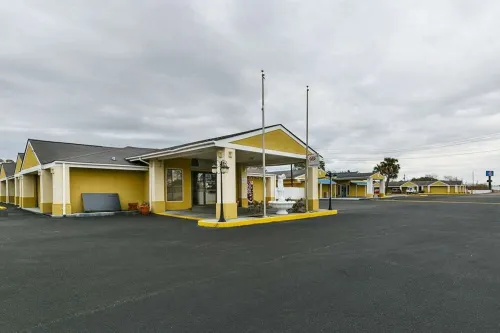 رودواي إن آند سويتس إنتربريز فنادق في إنتربرايز