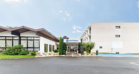 Best Western Saint-Etienne Porte du Forez Отели в г. Сен-Сиприен