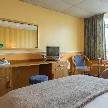 The Grand Burstin Hotel