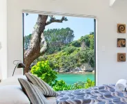 Beachfront Enclosure Bay - Waiheke Unlimited