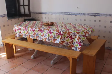 Ericeira Chill Hill Hostel & Private Rooms - Peach Garden