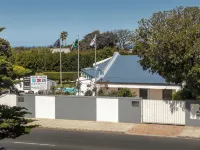 シックスティーン ゲスト ハウス オン メイン ヘルマナスのホテル