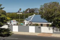 Sixteen Guesthouse on Main