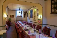 Logis Gourmet & Relax Wellness Hotel de La Sure - 朝食