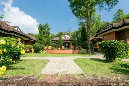 Forra Hill Resort Отели рядом с достопримечательностью «Phupha Lom Forest Park»