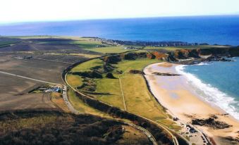 Cullen Bay Hotel