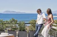 Sea View Cityscape Hotel - Sea View