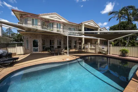 Highlander Motor Inn Отели рядом с достопримечательностью «St Luke's Anglican Church»