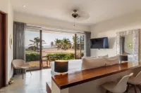 Marea Beachfront Villas - Homestays