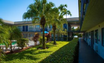 Motel 6 Lantana, FL