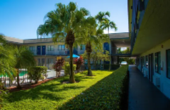 Motel 6 Lantana, FL