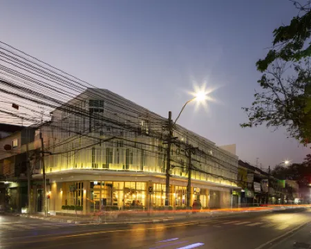 Boxpackers Hostel Phranakorn Hotel dekat Tiger God Shrine