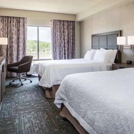 Hampton Inn Council Bluffs Отели рядом с достопримечательностью «Олд Маркет»