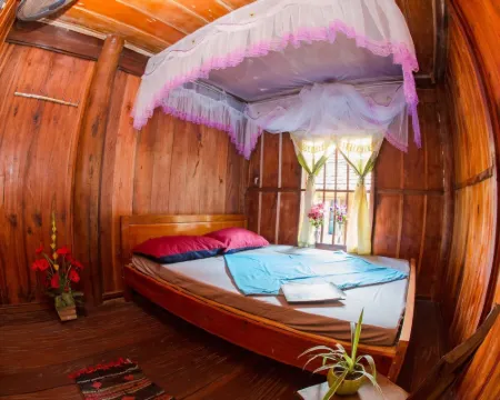 Xoi Homestay Ba Be Lake Hotels in Nam Mau