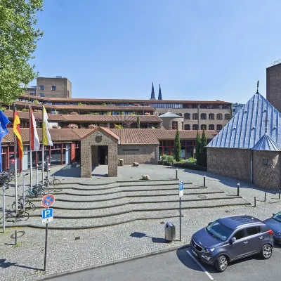 Maternushaus Hotel dekat Basilika Santo Gereon