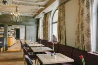 Boutique Hotel im Auracher Löchl - breakfast