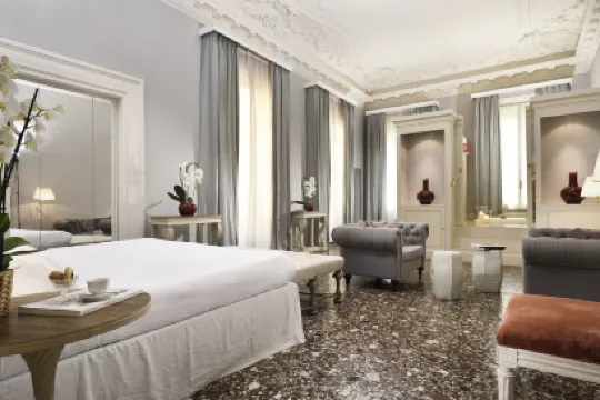 อัลปาลาซโซ เดล มาร์เคเซ ดิ คามุลยาโน